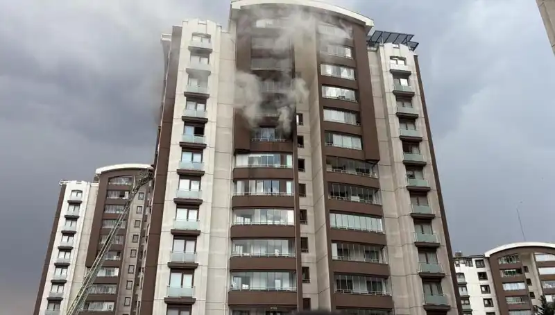 Ankara'da 14 Katlı Bina Yangını: Sıcak Saatler ve Can Pazarı!