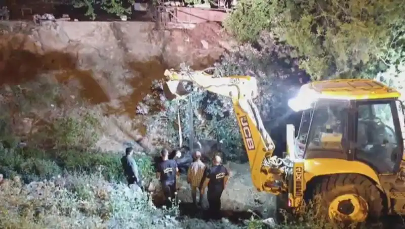 Hatay'da İneği Kurtarmak için Yapılan Cesur Operasyon