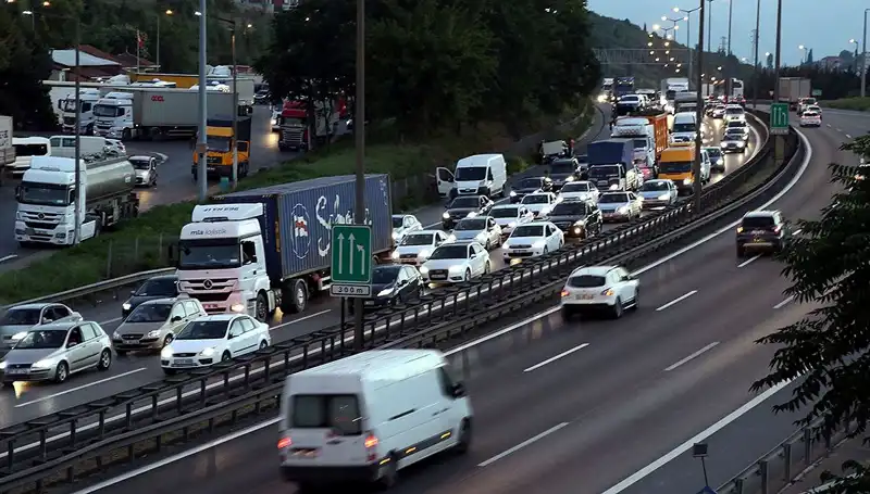 Bayram Trafik Kazalarını Önlemek İçin Yoğun Yolda Sıkı Önlemler Alındı
