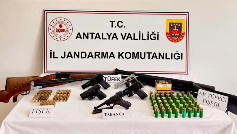 Antalya'da Ruhsatsız Silah Operasyonu: Güvenlik Güçlerinden Çarpıcı Başarı