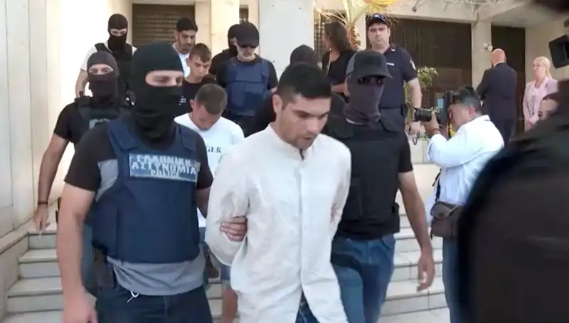 Atina'da Şok Edici Cinayet: Profesörün Eski Eşi de Gözaltında
