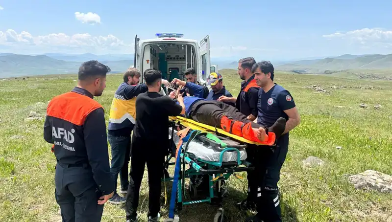 Kayalıkta Düşen Çobana Kurtarma Operasyonu: Günlerdir Arama Çalışmaları Sürüyor