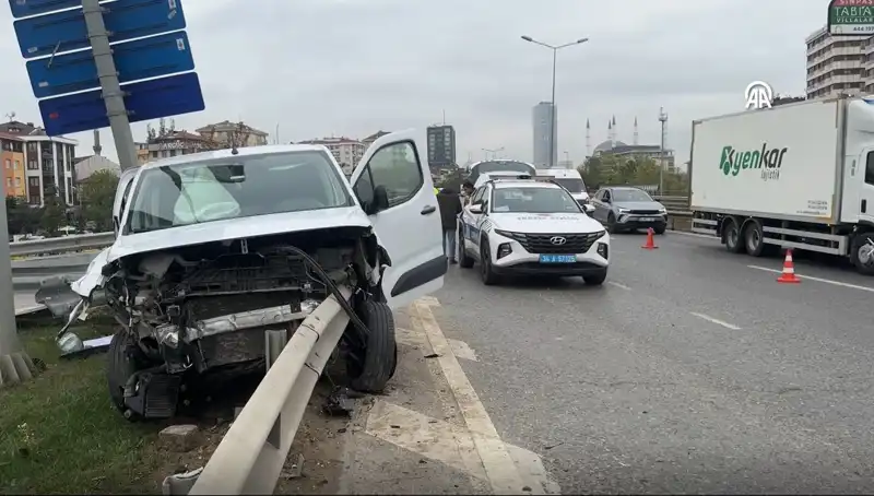 Otoyolda Yaşanan Feci Kaza: Bariyere Saplanan Araç Görenleri Şoke Etti