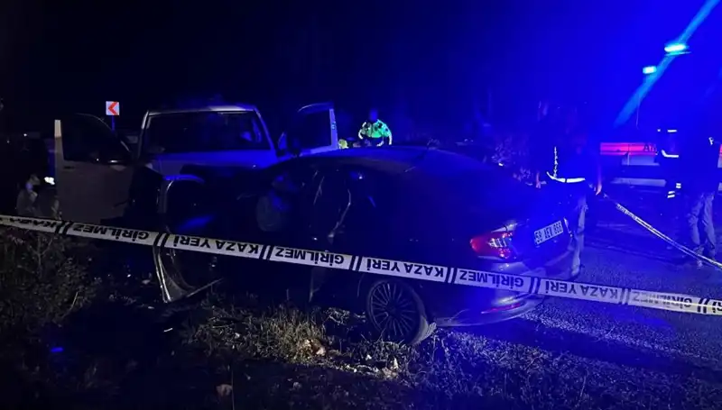 Minibüs Ters Şeritte Kaza Yaptı: 1 Kişi Hayatını Kaybetti, 8 Yaralı