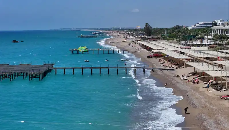 Antalya Sahillerinde Güneşin Keyfini Çıkarın: Yazın Yüzde İkilik Hava Durumu!