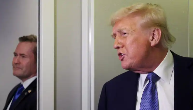 Trump, Mike Waltz'u Görevden Alırken Sızdırılan Planlarla İlgili Gerçekler Neler?