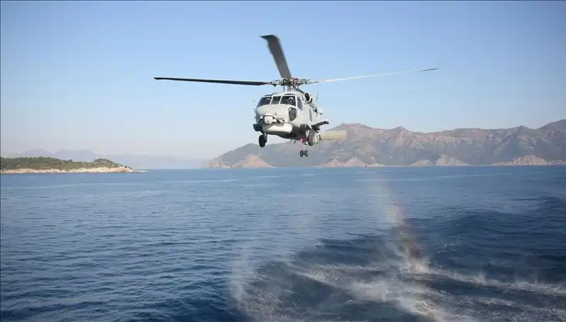 Acil Durum! Askeri Helikopter Denize İniş Yaptı, Ne Oluyor?