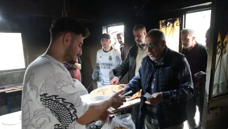 Ekmek İçin 7 Kilometre Yürüyenler: Saat 15.00’te Başlayan Yoğunluk