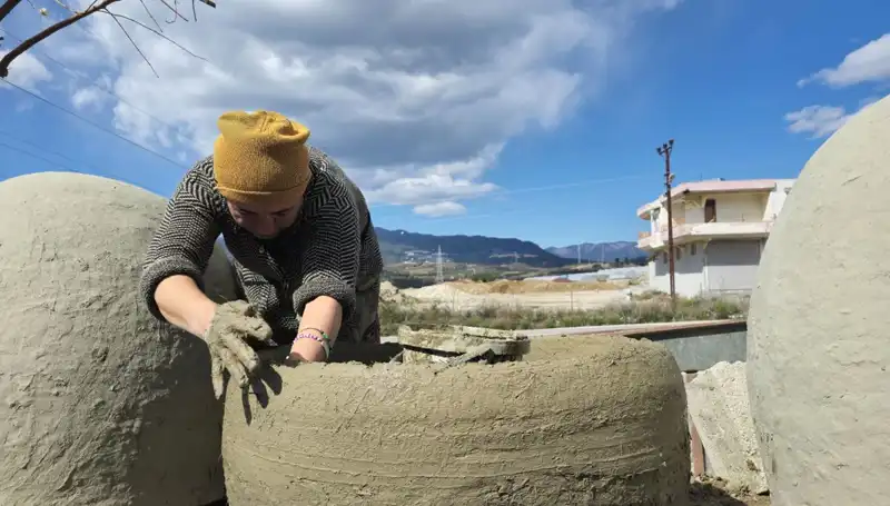 Hatay'da Kadınların Killi Topraktan Yaratılan Eşsiz Eserler