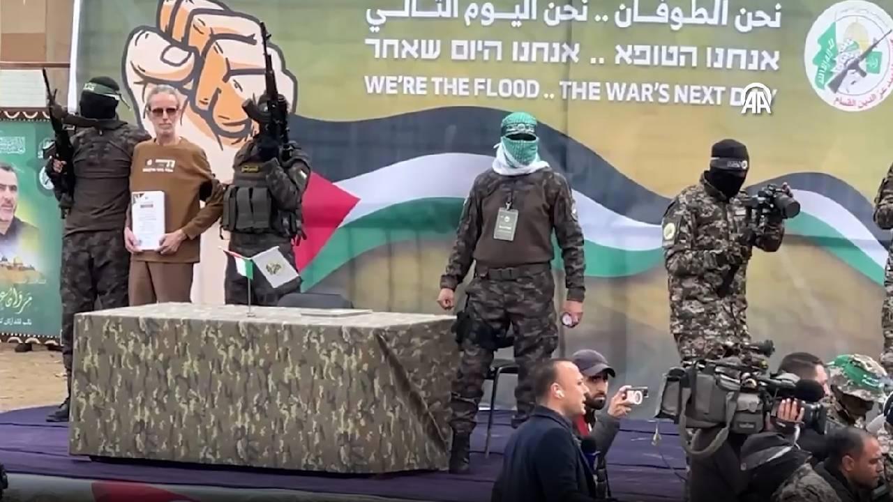 Hamas esir takasında İsrail'e 3 İsrailli erkek esiri teslim etti