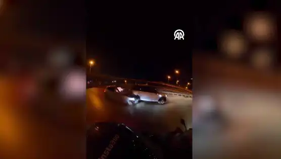 Kadıköy'deki Kaza Anı Kask Kamerasında: Tıkır Tıkır Tutan Trafik Kazasının Detayları