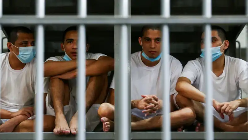 El Salvador'dan Venezuela'ya Siyasi Tutuklu Teklifi: Gerilim İki Ülkeyi Nasıl Etkiler?