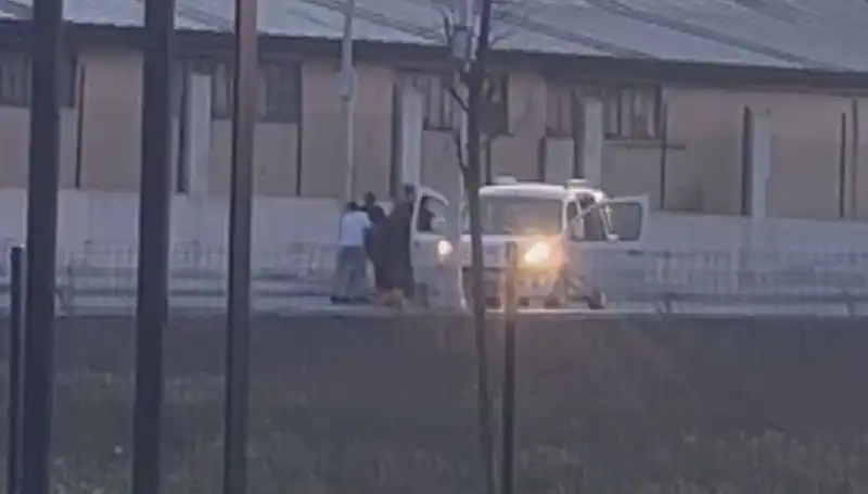 Drift Yaparken Feci Kaza: Araç Yoldan Fırladı, Şansla Kurtuldular