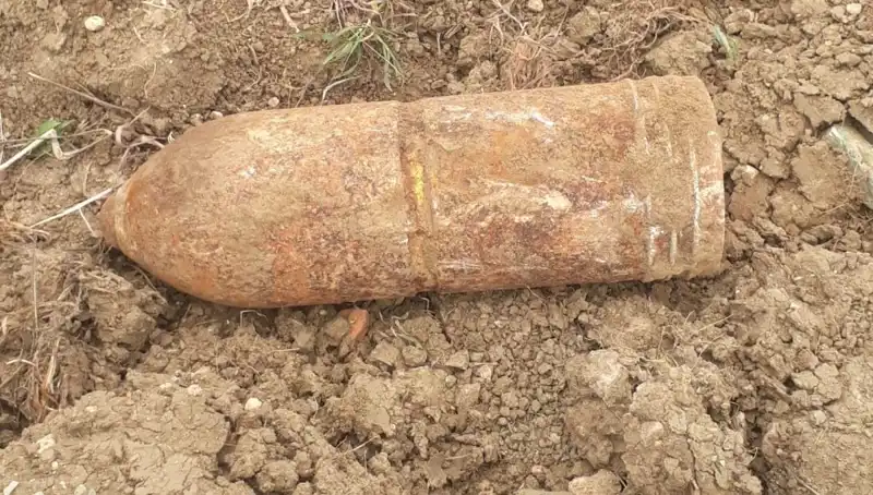 Çanakkale'de Tarihi Patlamamış Top Mermisi Bulundu: Askeri Geçmişin İzleri