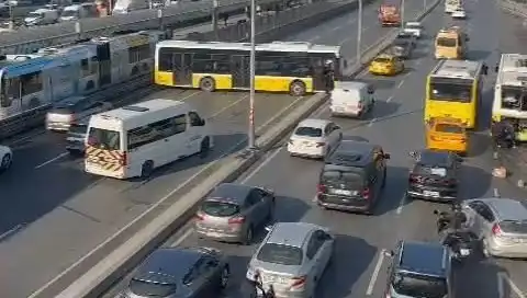İETT Otobüsü Trafiği Altüst Etti: Kaza Detayları ve Sonrası