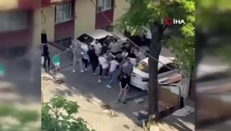 Madde Bağımlılığına Son! Kapıları Zorlayan Genç Kişiye Meydan Dayağı