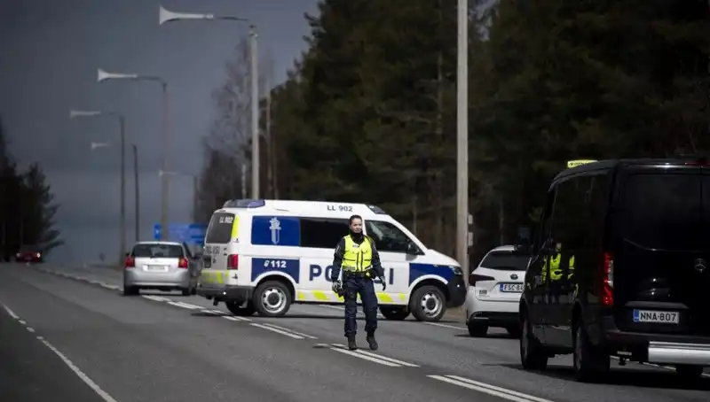 Finlandiya’daki Okul Bıçaklı Saldırısı: Üç Öğrenci Yaralandı, Şüpheli Gözaltına Alındı