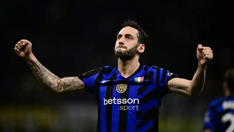 Hakan Çalhanoğlu Tatilde Ama Inter'in Kampına Hazır mı?