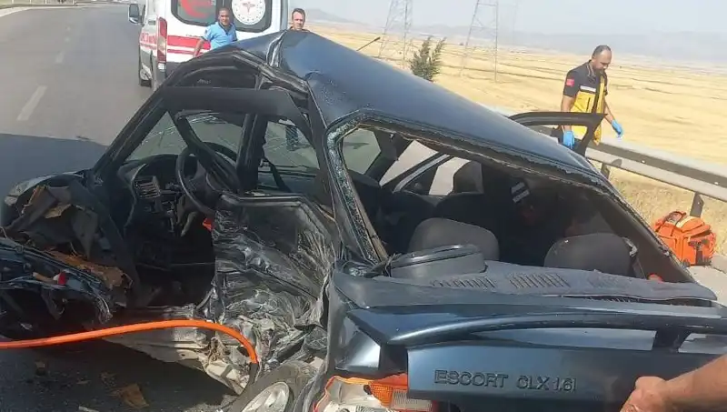 Gaziantep'te Feci Kaza: İki Otomobil Çarpıştı, 1 Ölü, 1 Yaralı