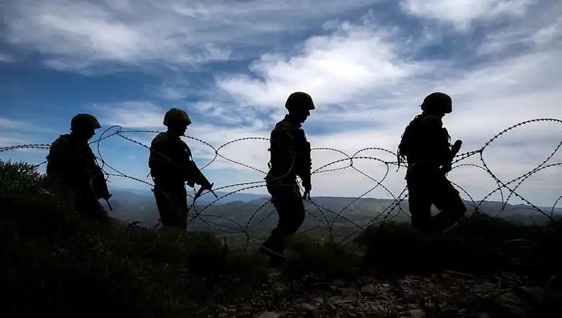 Türkiye'de İki İlde 32 Düzensiz Göçmen Yakalandı: Hayatları Tehlikede