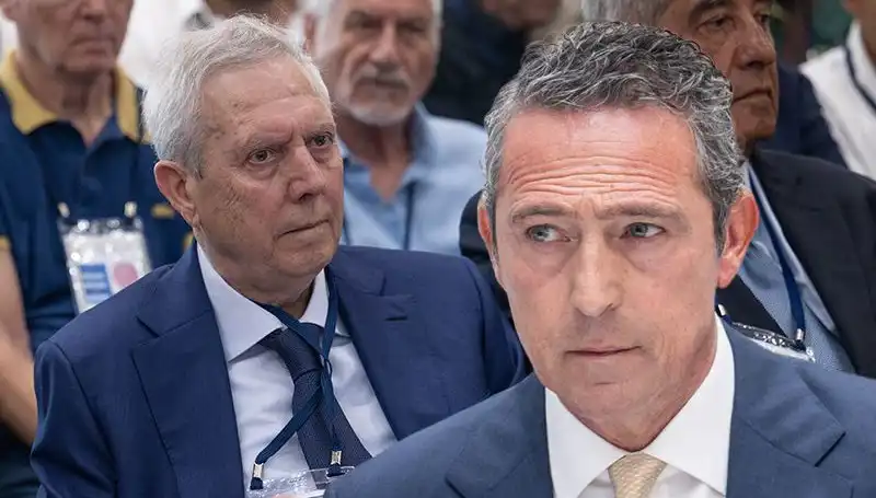 Fenerbahçe Divan Kurulu'nda Aziz Yıldırım'ın Adaylık Açıklaması Heyecan Yarattı