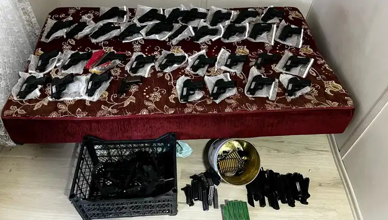 Gaziantep'te Yapılan Baskında 45 Silah ve El Bombası Ele Geçirildi!