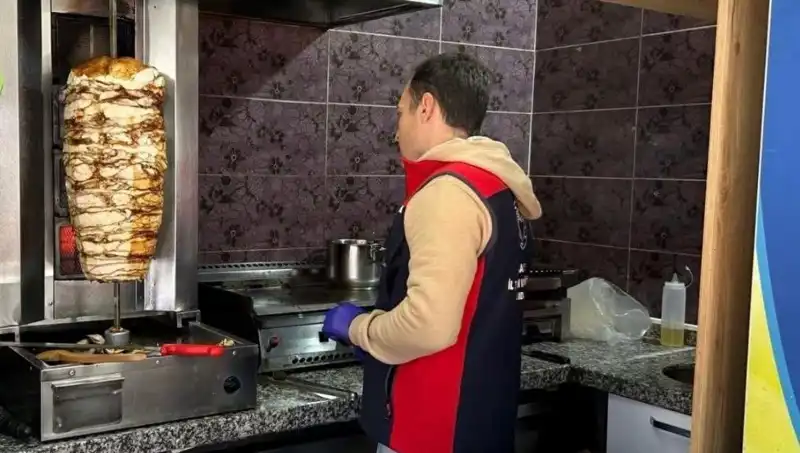 Tavuk Döner Krizi: İşletmelere Baskınlar ve Sebepleri Ortaya Çıktı