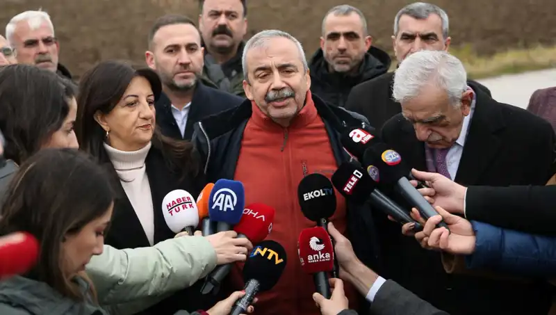 İmralı'dan PKK'ya Çarpıcı Çağrı: Sırrı Süreyya Önder'den Öcalan Açıklamaları