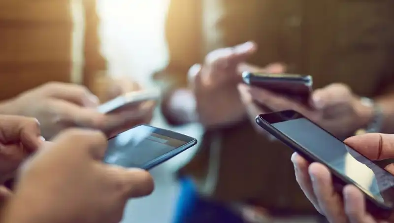 Oppo A5 Pro 4G: Uygun Fiyatlı Akıllı Telefonun Sınırlarını Zorluyor