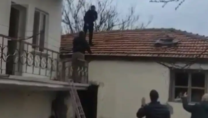 Çatıdaki Şüpheli: "10 Sene Yattım, Bir Daha Yatamam" Dedi!