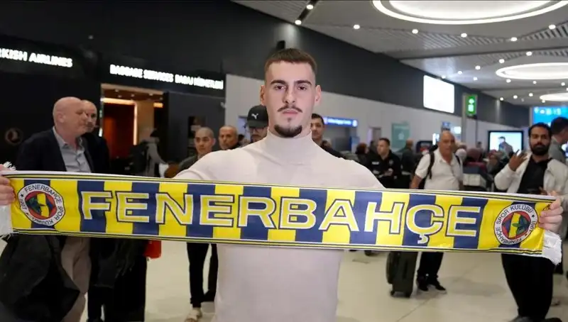 Fenerbahçe, Sırp Yetenek Mimovic'in Lisansını Çıkardı: Yeni Sezon Hazırlıkları Başlıyor!