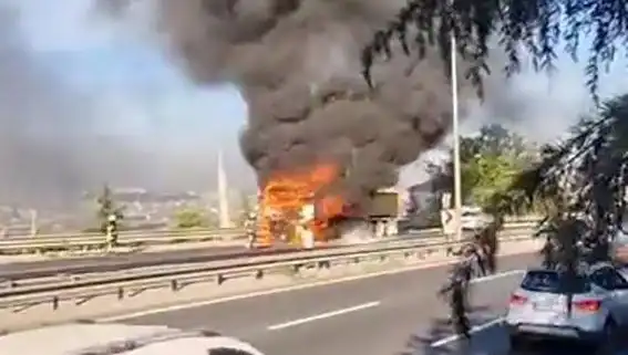 D-100 Karayolu'nda Meydana Gelen TIR Yangını Trafiği Kilitledi