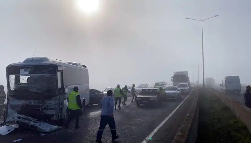 Yoğun Sis, Trafik Kazasına Davetiye Çıktı: 7 Kişi Yaralandı
