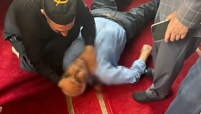 Camide Namaz Kılan Vatandaş Bıçaklandı: Olayın Ayrıntıları Ortaya Çıktı