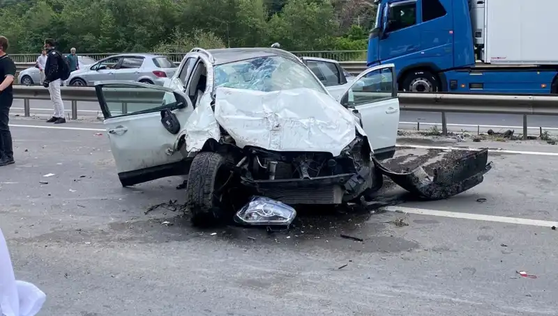 Betonda Kaza: Bariyerlere Çarpmanın Getirdiği Yaralar