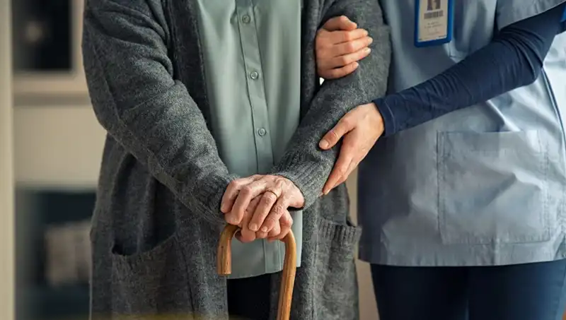 Dünyanın En Yaşlı Doktoru: 102 Yaşında Uzun Yaşamının Sırları