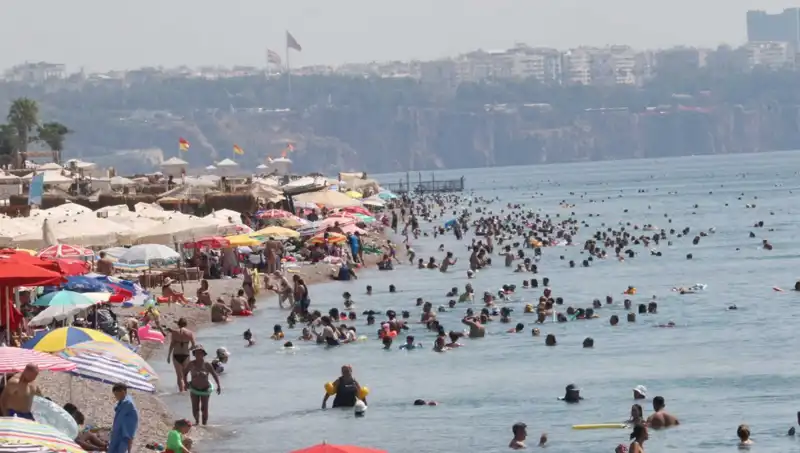 Antalya'da Sıcaklık Rekorları Kırılıyor: Deniz Sıcaklığı Ne Anlama Geliyor?