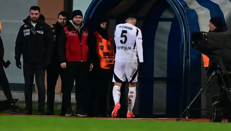 Beşiktaşlı Tayyip Talha, İki Kırmızı Kart Sonrası Özür Diledi