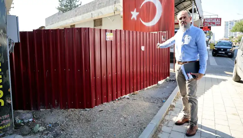 Sokağı Kapatan İhtiyar: "Bu Arazi Tapulu, Çıkamazsınız!"