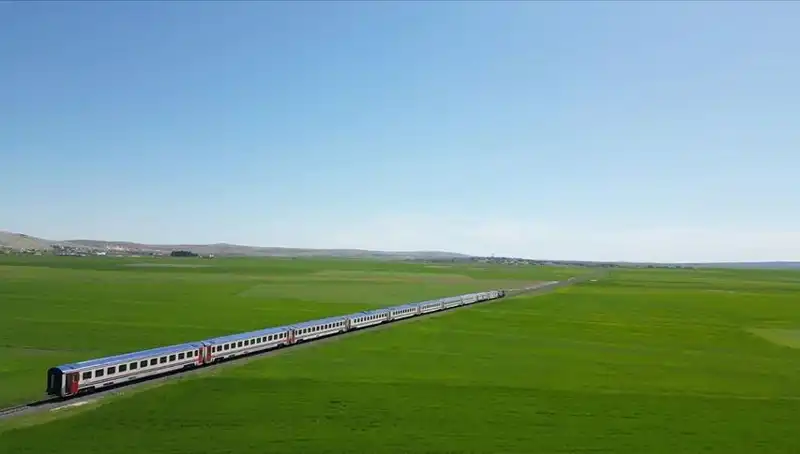 Diyarbakır Ekspresi'nin İlk Durağı: Malatya'da Heyecan Dorukta!