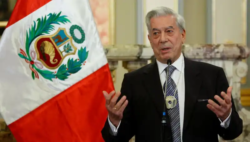 İspanyolca Edebiyatın Ustası Mario Vargas Llosa Hayatını Kaybetti