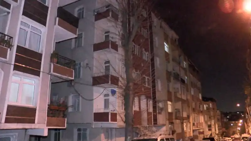 Altı Katlı Apartmanda Panik: Kolonlardan Gelen Sesler Sebebiyle Tahliye İşlemi Başlatıldı