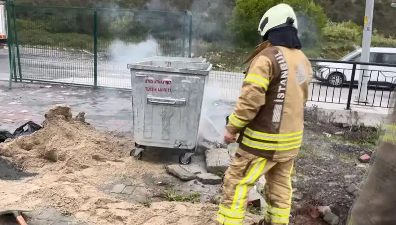 Başakşehir'de Çöp Konteyneri Yangını: Kimyasal Madde Sahibi Panic Yarattı