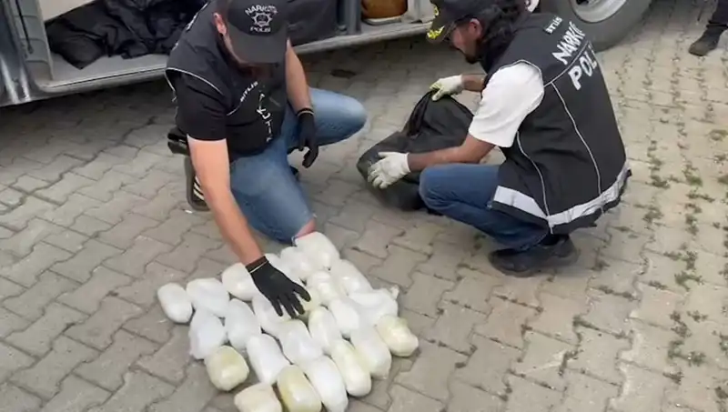 Yolcunun Valizinden 13 Kilo Metamfetamin Çıktı: Uyuşturucu Savaşında Yeni Bir Aşama
