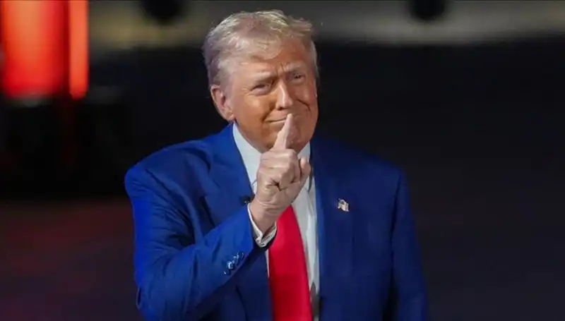 Trump, Wall Street Journal'ı Basın Havuzundan Çıkardı: Epstein'a Mektup Detayları Ortaya Çıktı