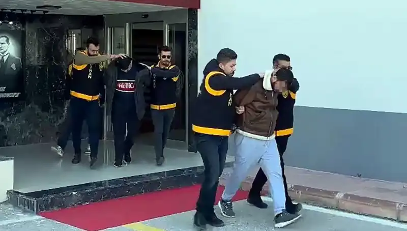 Silahlı Soyguncular 2 Milyon Lira İçin Başına Silah Dayadı: Olayın Ayrıntıları