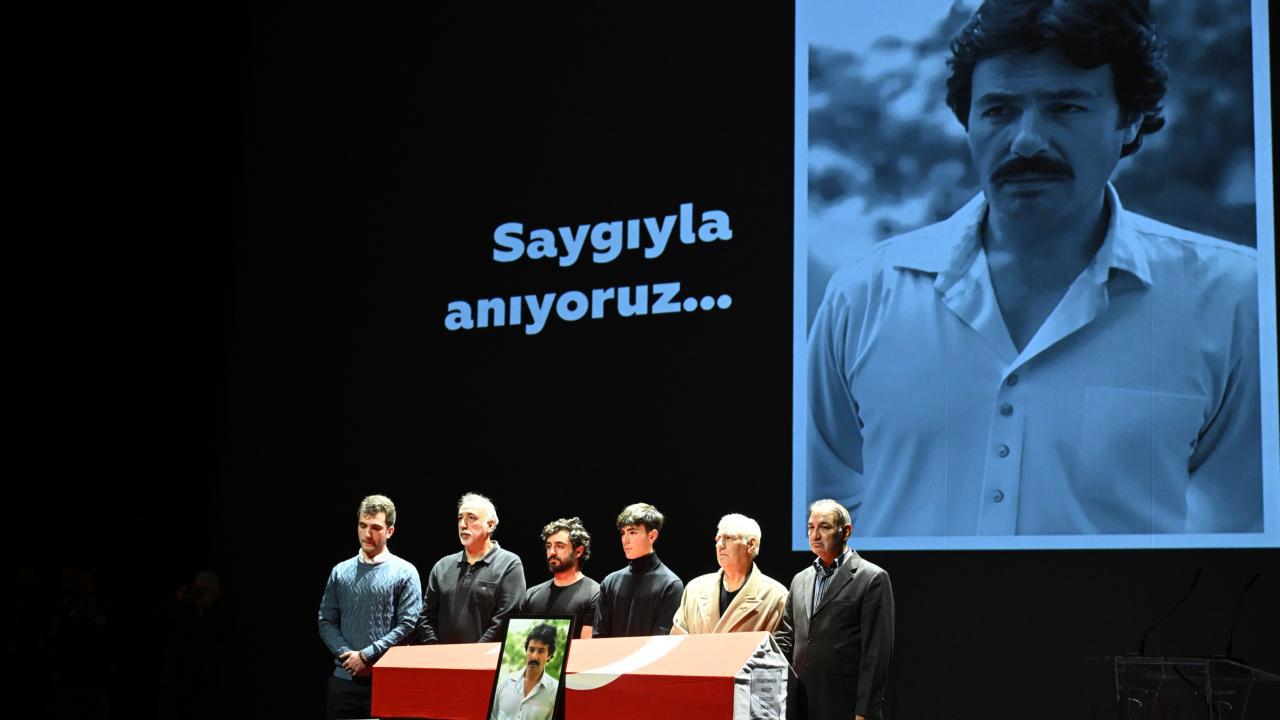 Ünlü Sanatçı Ferdi Tayfur İçin AKM'de Duygusal Bir Tören Gerçekleştirildi