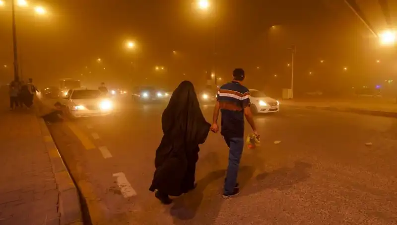 Irak'ta Şiddetli Kum Fırtınası: Havalimanları Kapatıldı, Sağlık Sorunları Baş Gösterdi