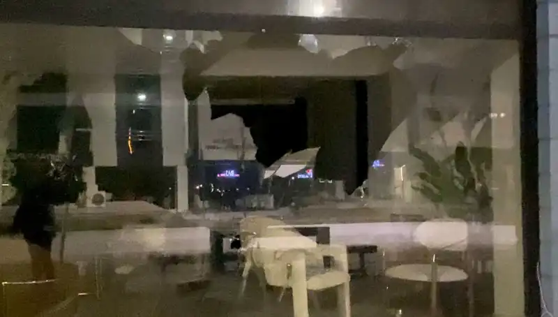 Mobilya Mağazasına Yapılan Taşlı Saldırı: Olayın Detayları ve Etkileri