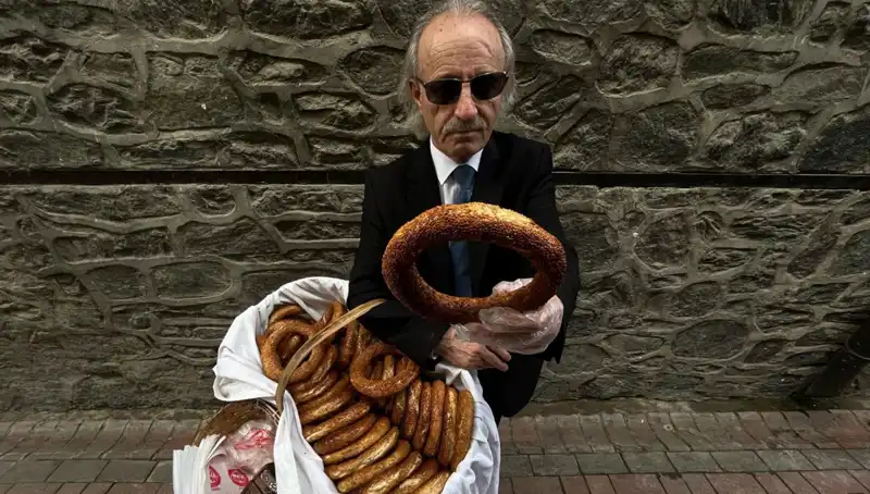 Kravatlı Simitçi: Şehrin Yeni İkonu Olmayı Başardı!